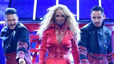 Britney Spears Performs 2016 Billboard Awards