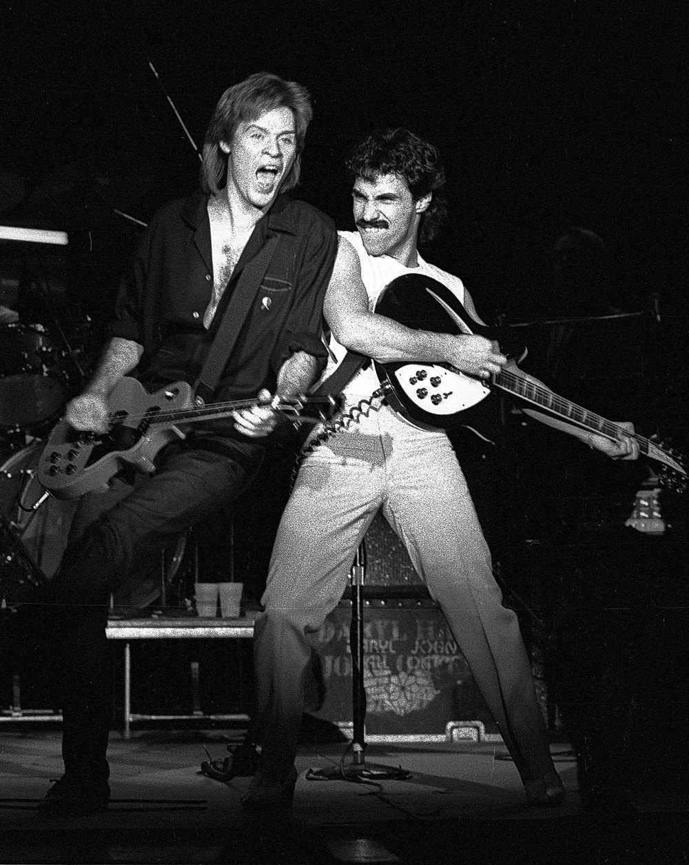 Daryl Hall Performs Hall Oates Hits On Stage After Obtaining Restraining Order Against John Oates 2