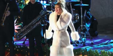 Kelly Clarkson's Latest Look Inspired Us to Find a White Faux-Fur Coat