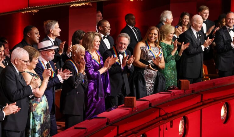 Kennedy Center Honors Fetes Queen Latifah, Billy Crystal, Dionne Warwick – The Hollywood Reporter