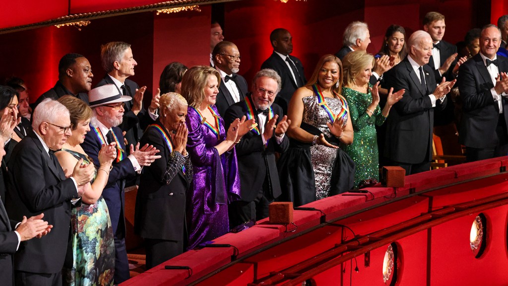 Kennedy Center Honors Fetes Queen Latifah, Billy Crystal, Dionne Warwick – The Hollywood Reporter