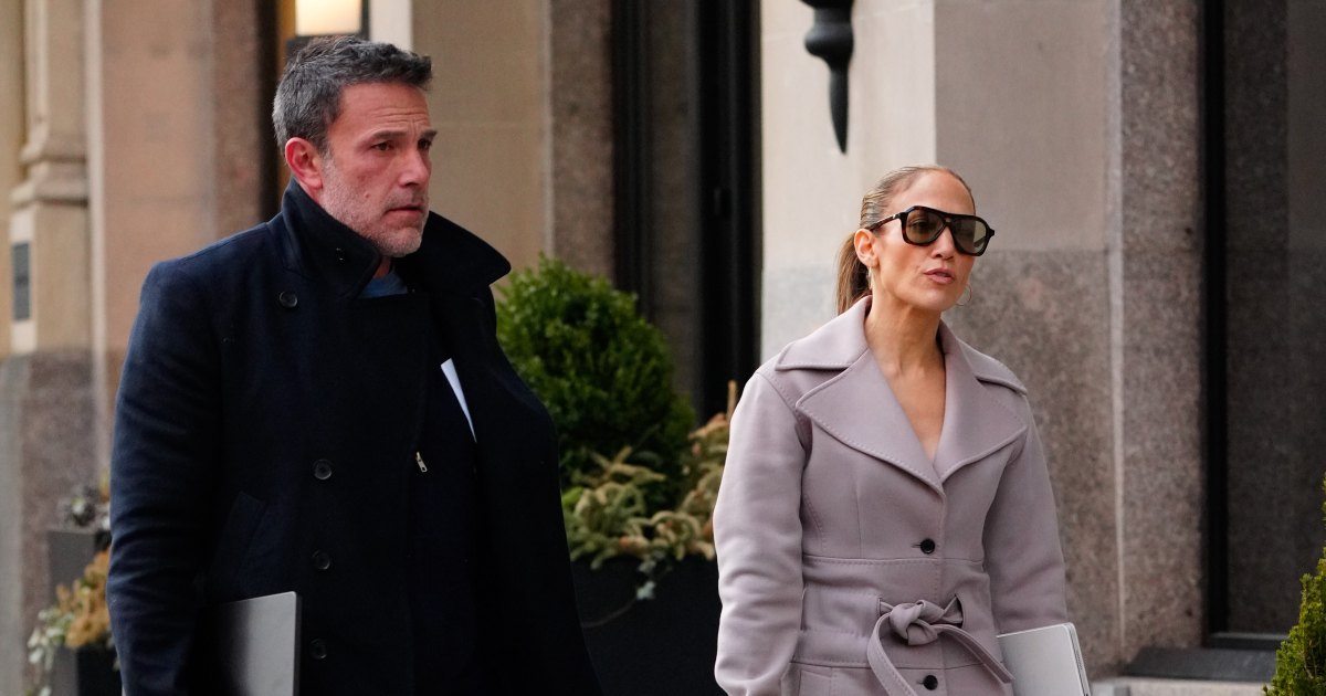 Jennifer Lopez, Ben Affleck Look Cozy in NYC During Spring Break Trip